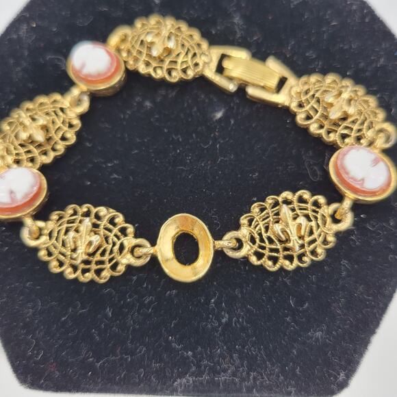 VINTAGE Cameo Fleur de Lis Bracelet Gold Tone Lace Victorian Shell Silhouette - Picture 5 of 7